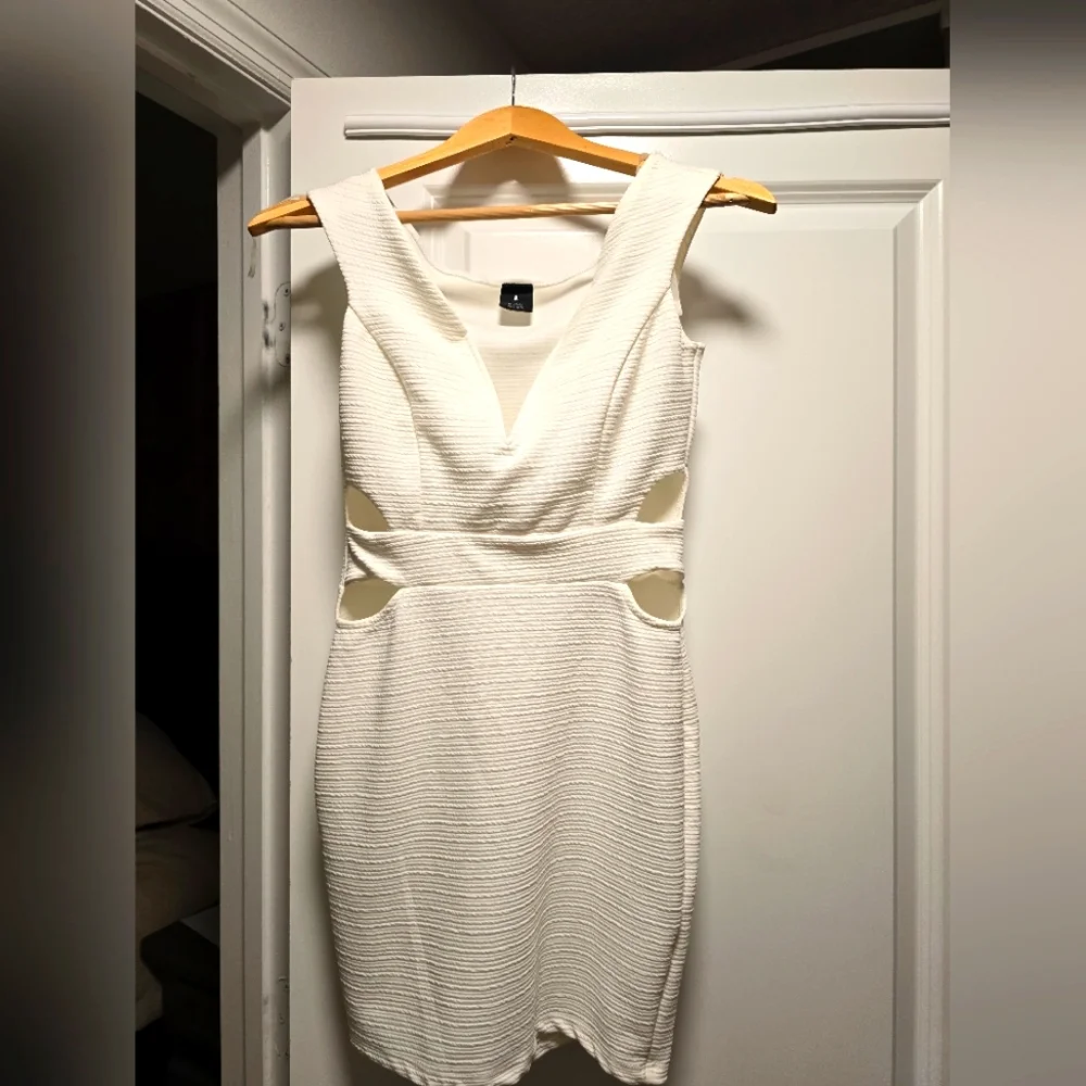 5 for $25 White, open-detail cocktail dress - Picture 1 of 4